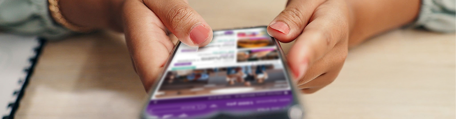 Pessoa economizando com o App